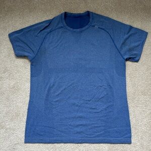 Men’s large blue Lululemon athletic yoga shirt. 20 in ptp, 27 in length.